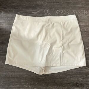 Arula faux white leather skort Size A
